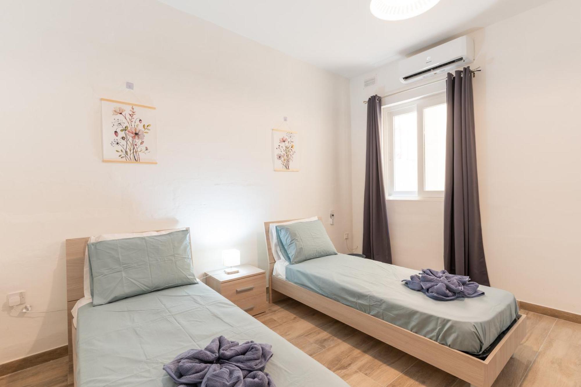 Apartment Charming 3bed In St Pauls I-hosted By Sweetstay
